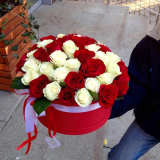 Композиция цветов (51 роза в коробке) 66
