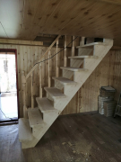 Лестница из дерева в частный дом